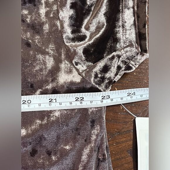 NWT 89th & Madison Velour Top Shirt Blouse Short Sleeve Iron Color Sz Large - Picture 5 of 6